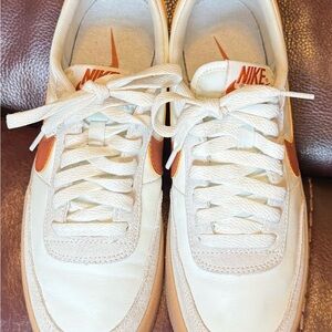 Nike Men's Cream and Tan Sneakers